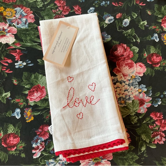 CUPCAKES & CASHMERE Kitchen Towel Set of 4 Valentine’s Day Love Theme Red Cream - Picture 2 of 7